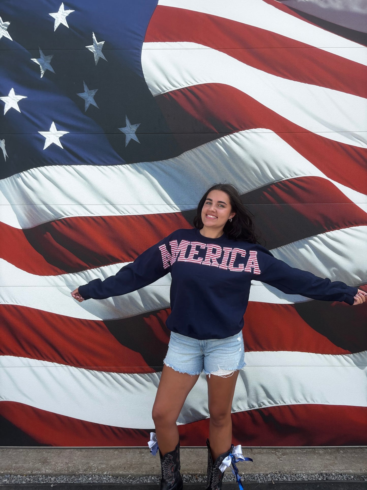 AMERICA Crewneck