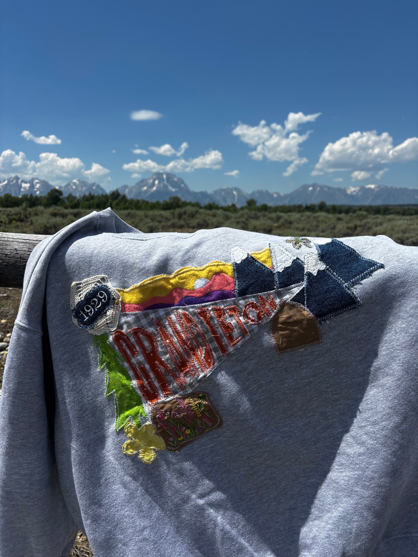 Grand Teton Crewneck ☼