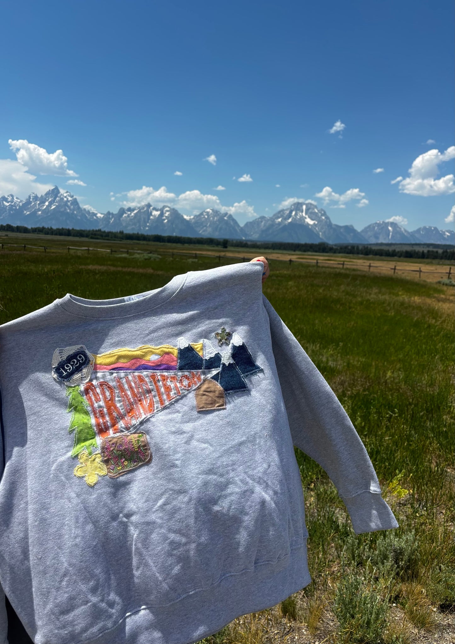 Grand Teton Crewneck ☼