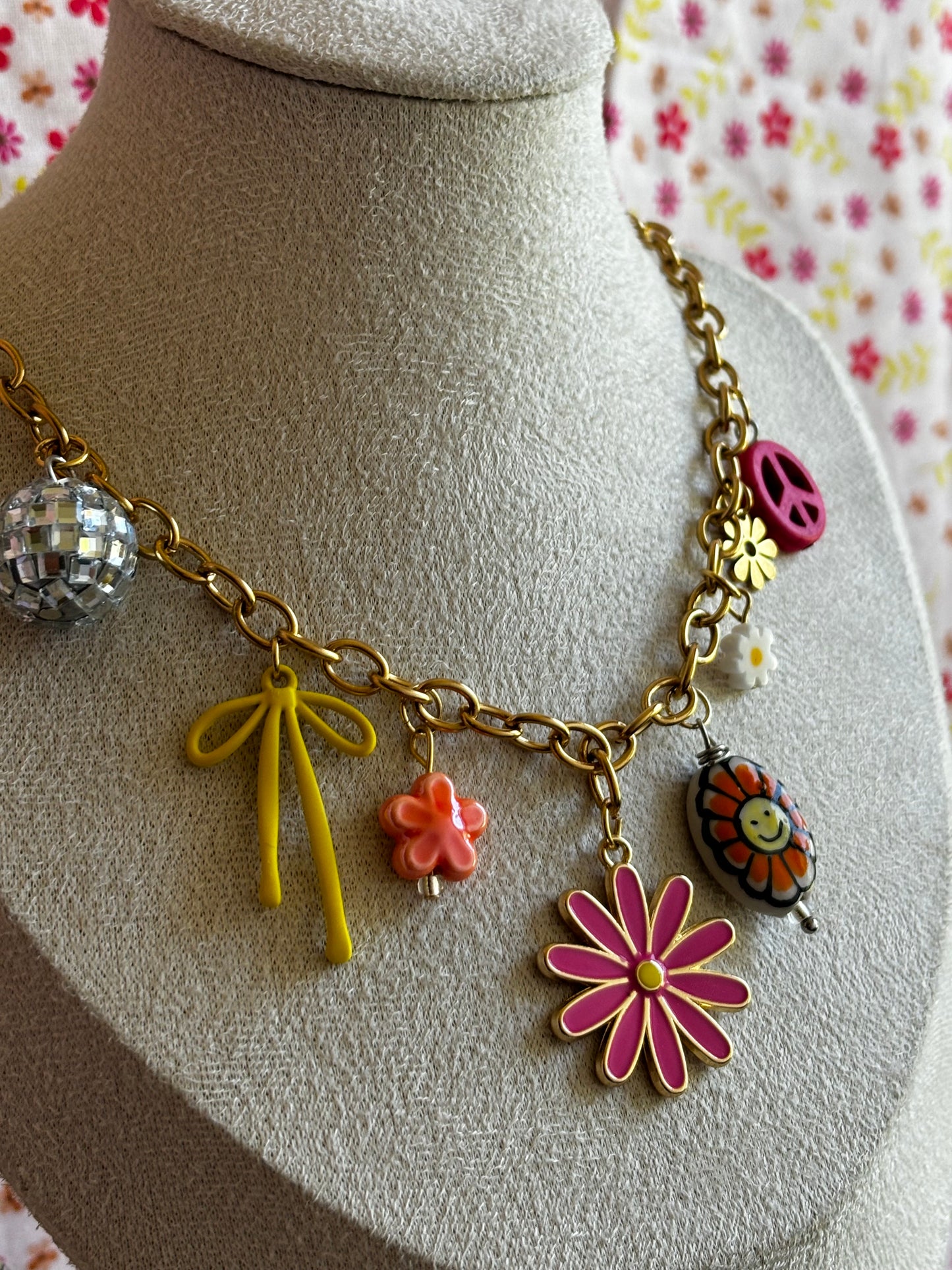 Urban Daisy Charm Necklace