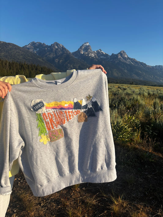 Grand Teton Crewneck ☼