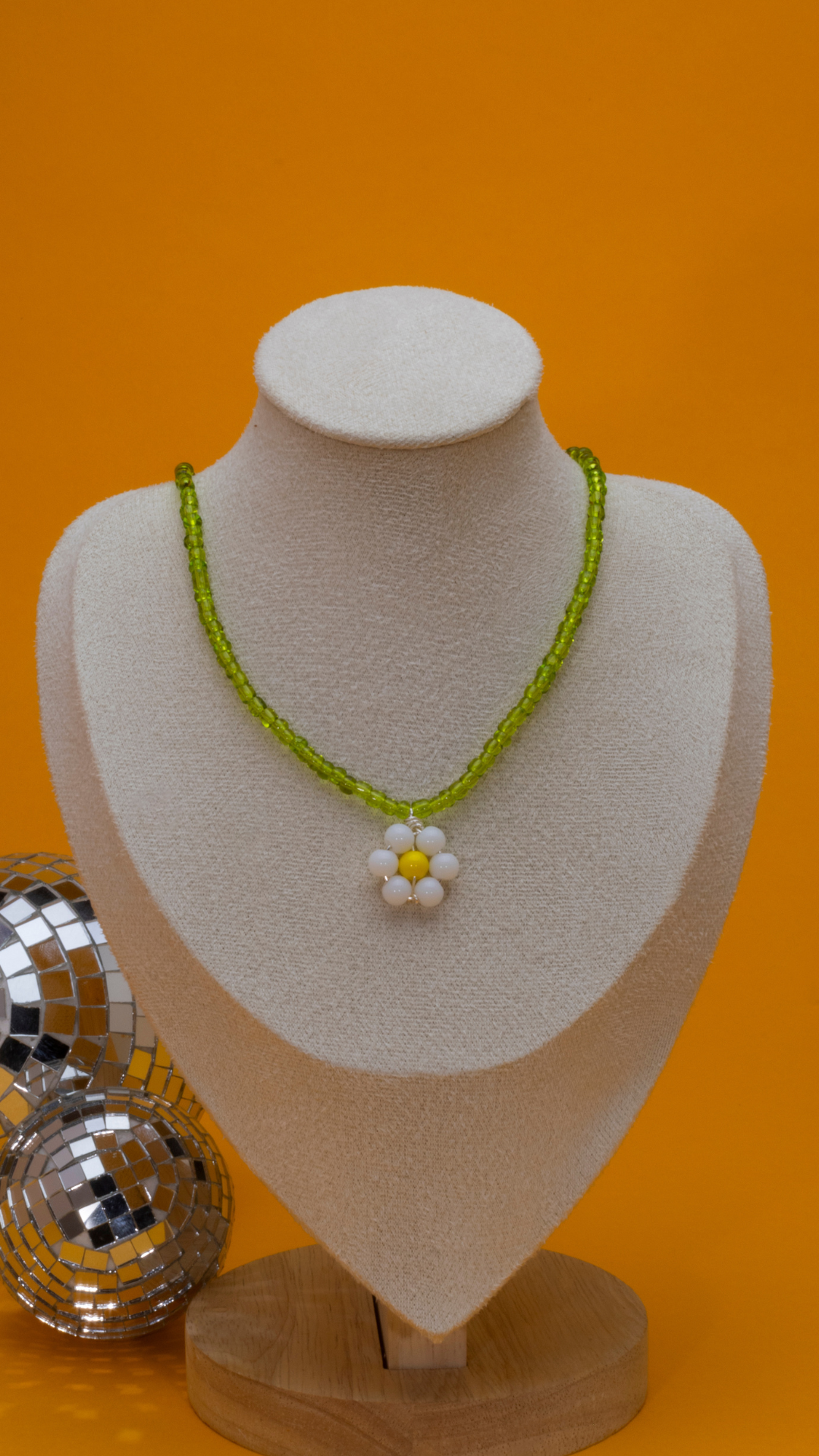 Classic Daisy Necklace