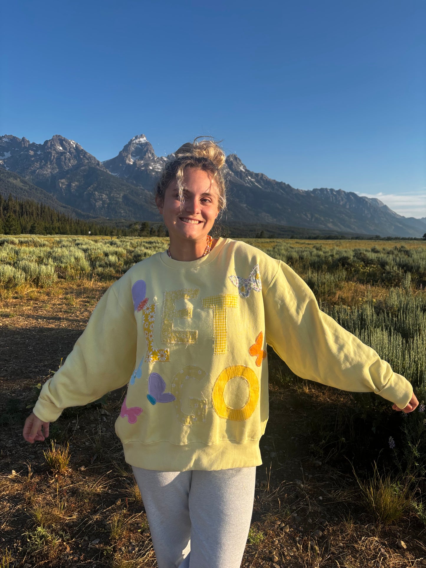 LET GO Crewneck
