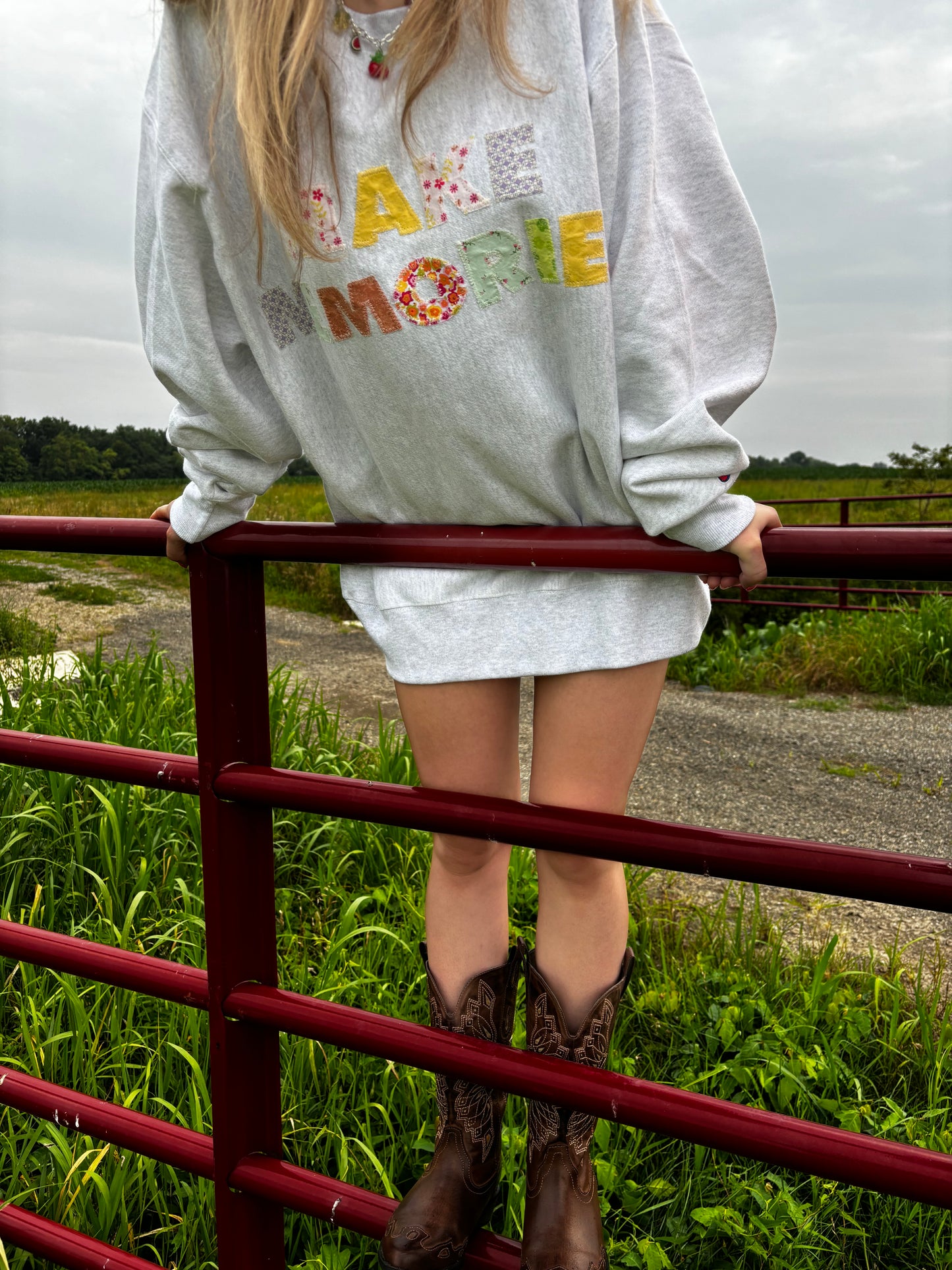 Make Memories Crewneck