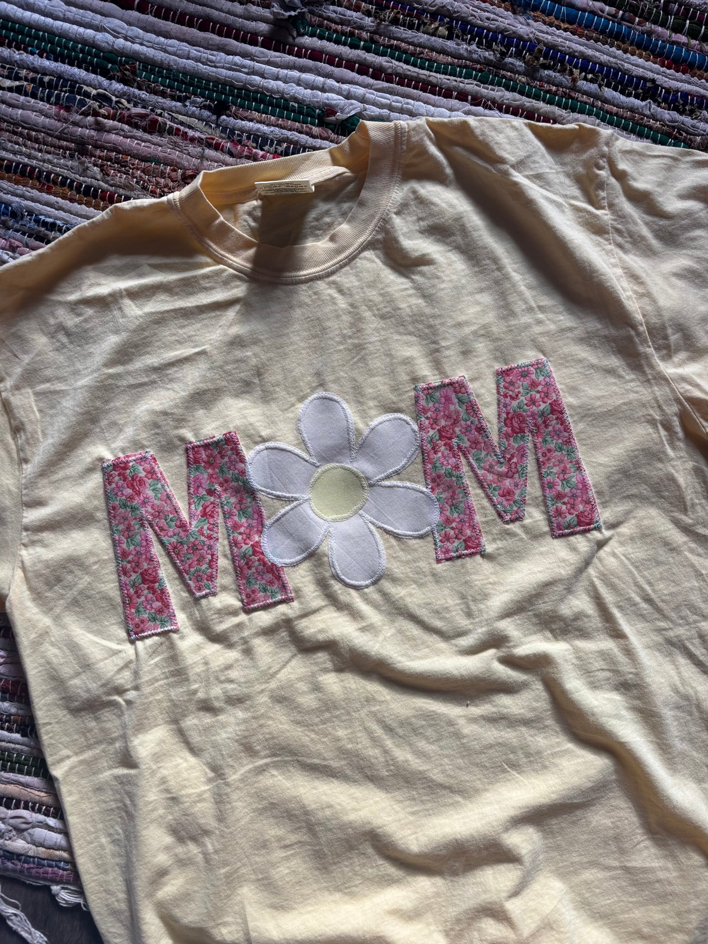 MOM Tee ✿