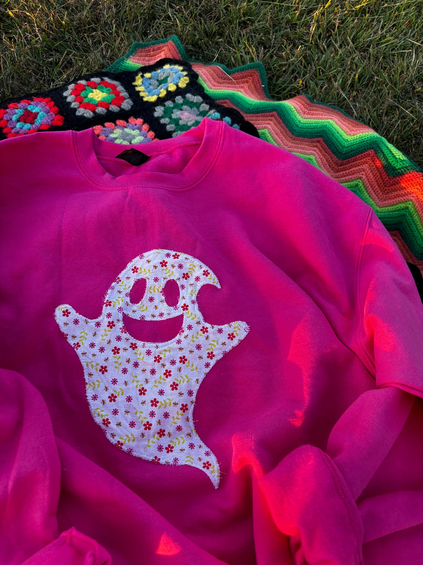 Groovy Ghost Crewneck (pink)