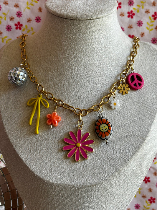 Urban Daisy Charm Necklace