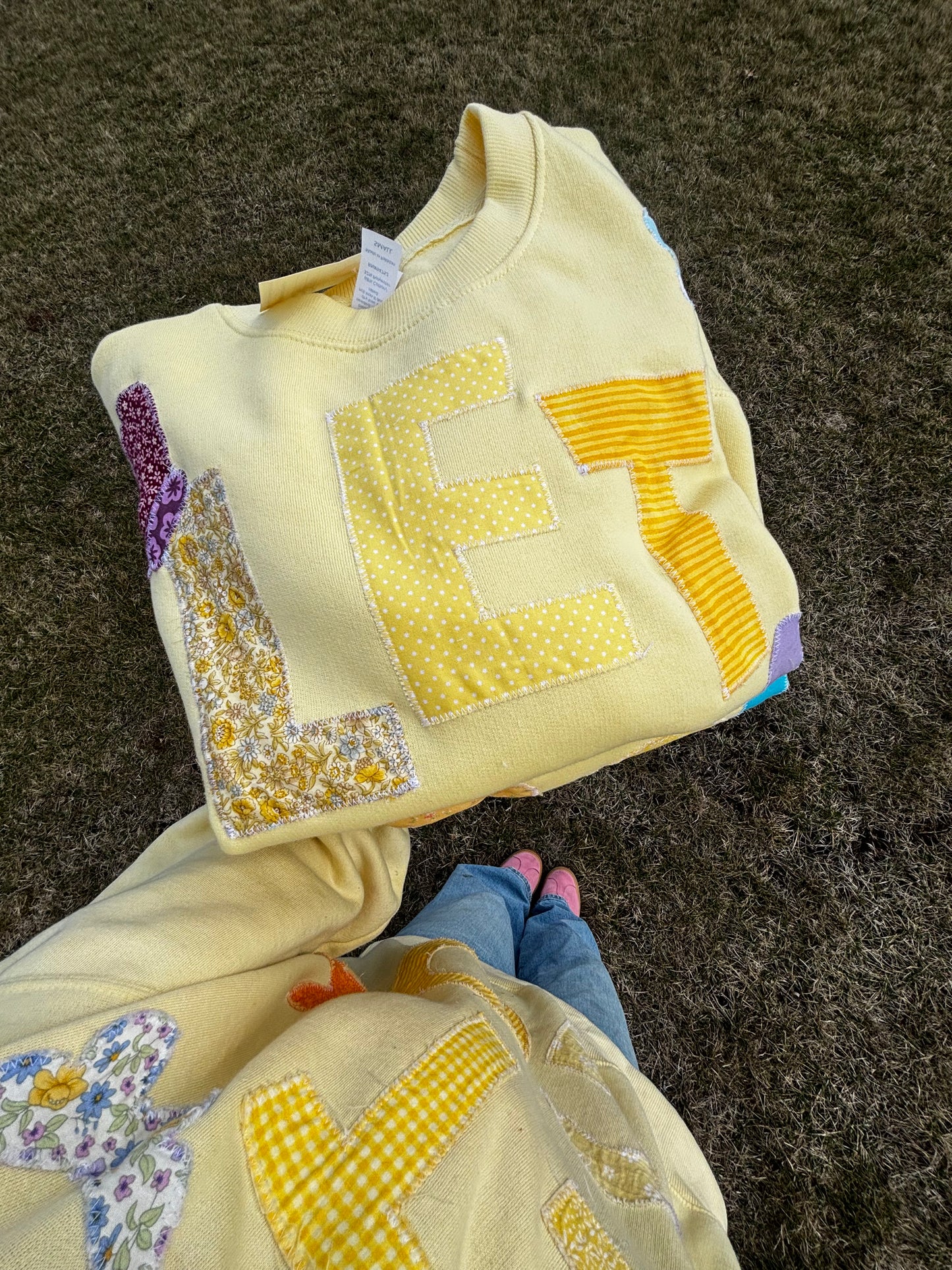 LET GO Crewneck