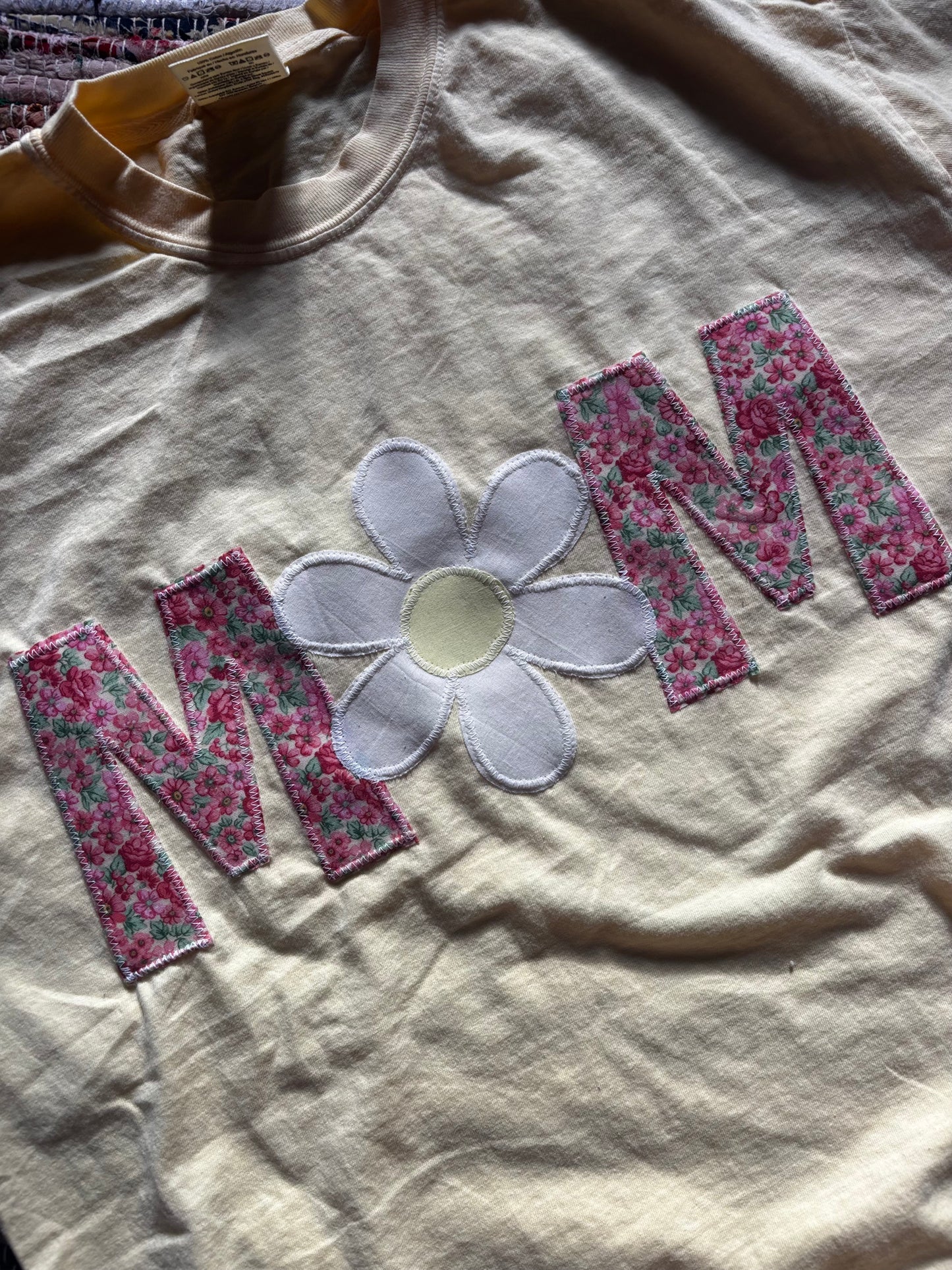 MOM Tee ✿