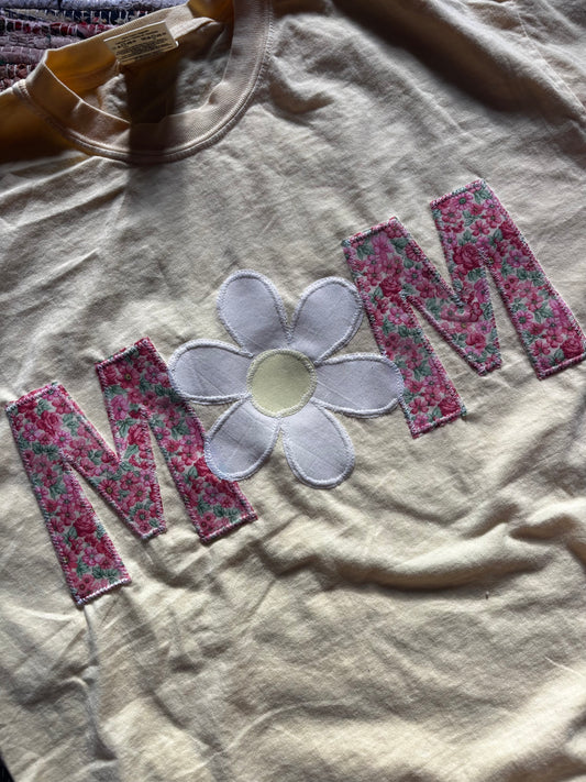 MOM Tee ✿