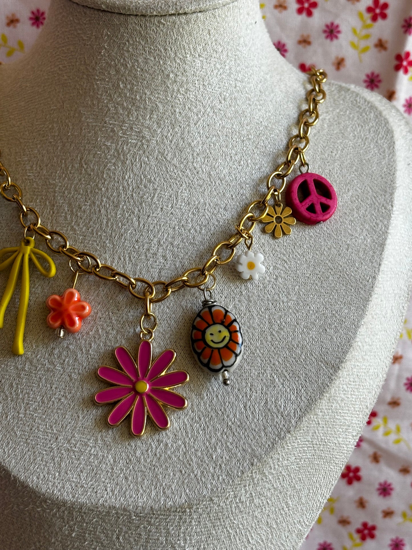 Urban Daisy Charm Necklace